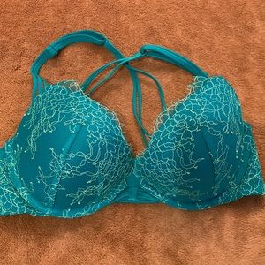 Victoria’s Secret 32 C
